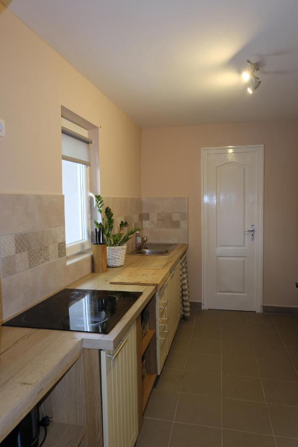 Kajari Apartmanhaz Balatonfőkajár Exterior foto